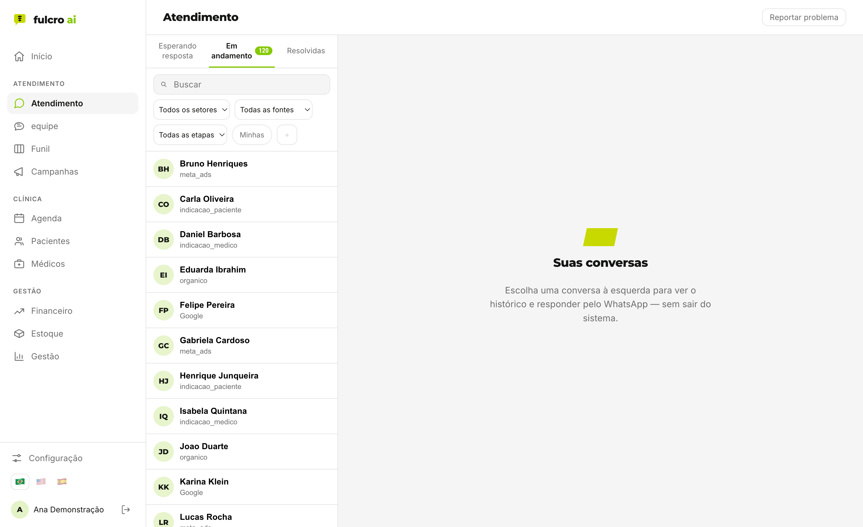 Tela real do atendimento da fulcro: conversas de WhatsApp com a IA respondendo